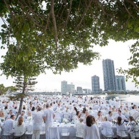Diner en Blanc